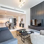Sea-Front Unique Retreat With Balcony In Marina